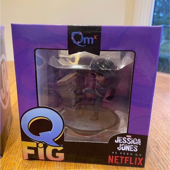 Q Fig - Jessica Jones - Picture 10 of 10